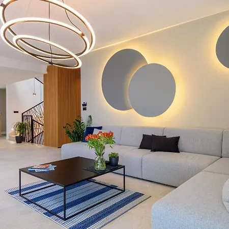 4br Prestigious With Heated Pool In Trogir Marina