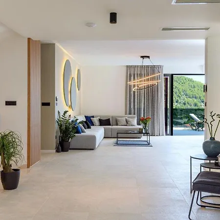 4br Prestigious With Heated Pool In Trogir Villa