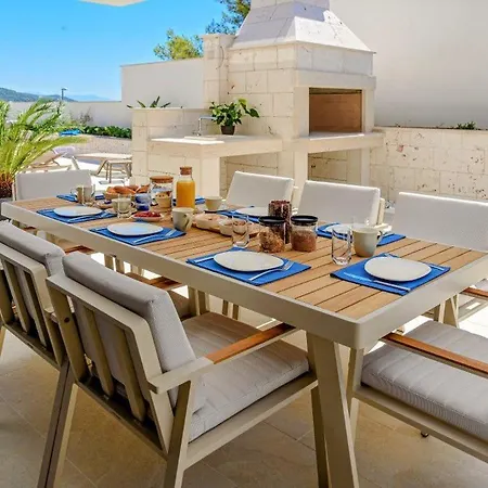 4br Prestigious With Heated Pool In Trogir *