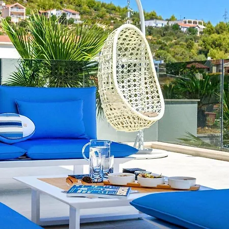 4br Prestigious With Heated Pool In Trogir Marina