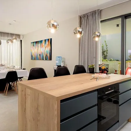 4br Prestigious With Heated Pool In Trogir