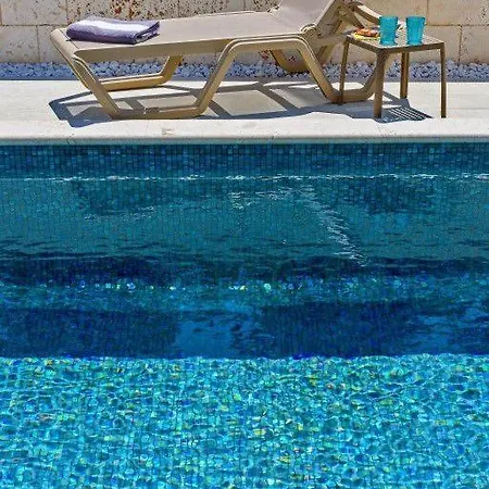 Villa 4br Prestigious With Heated Pool In Trogir Marina
