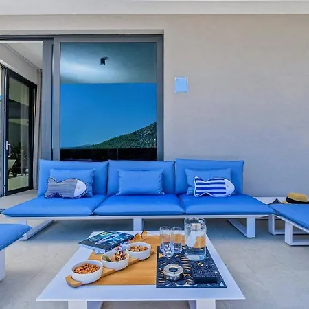 4br Prestigious With Heated Pool In Trogir Villa