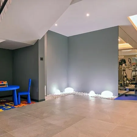 Villa 4br Prestigious With Heated Pool In Trogir