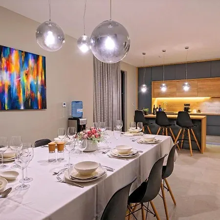 Villa 4br Prestigious With Heated Pool In Trogir *