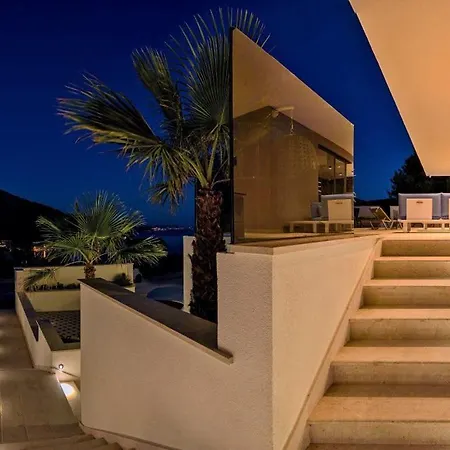 4br Prestigious With Heated Pool In Trogir Marina