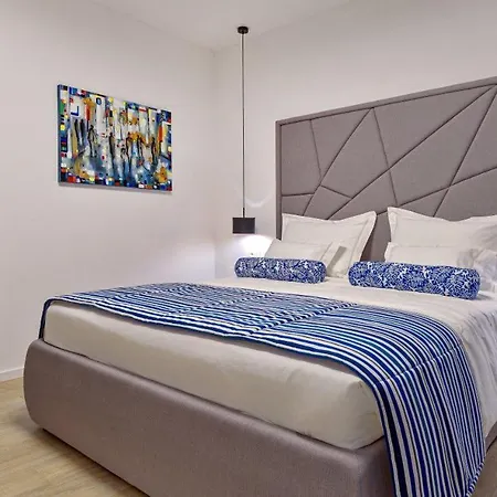 Villa 4br Prestigious With Heated Pool In Trogir Marina