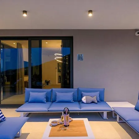 4br Prestigious With Heated Pool In Trogir