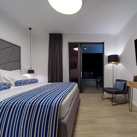 Villa 4br Prestigious With Heated Pool In Trogir *