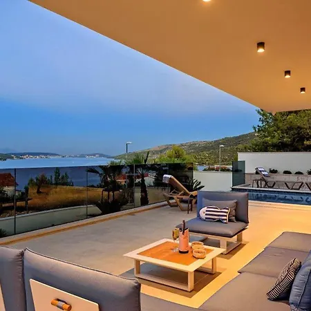 4br Prestigious With Heated Pool In Trogir Marina