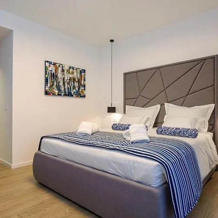 Villa 4br Prestigious With Heated Pool In Trogir *