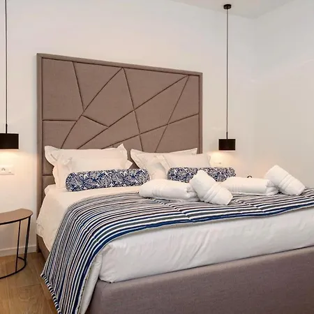 Villa 4br Prestigious With Heated Pool In Trogir Marina
