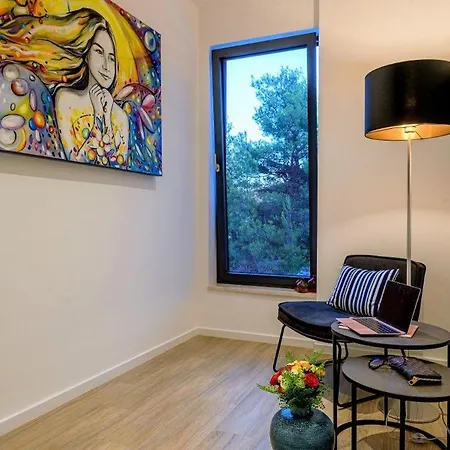 4br Prestigious With Heated Pool In Trogir *
