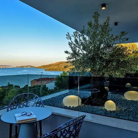 4br Prestigious With Heated Pool In Trogir Marina