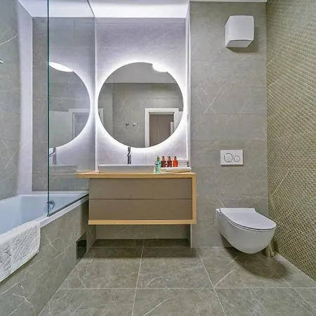 4br Prestigious With Heated Pool In Trogir Marina