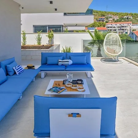 4br Prestigious With Heated Pool In Trogir Marina