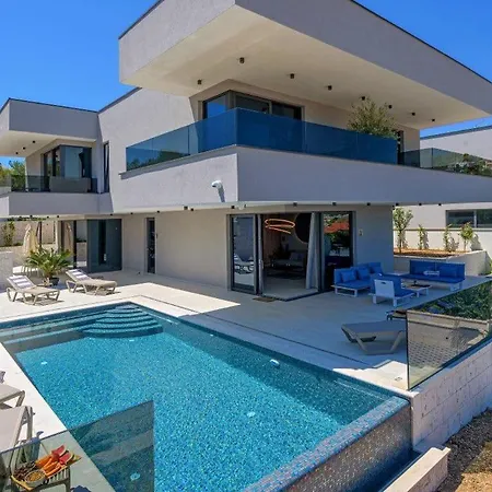 4br Prestigious With Heated Pool In Trogir Villa