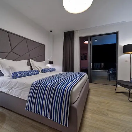 4br Prestigious With Heated Pool In Trogir *