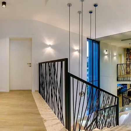 4br Prestigious With Heated Pool In Trogir