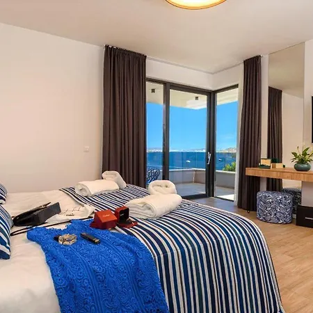 4br Prestigious With Heated Pool In Trogir Villa