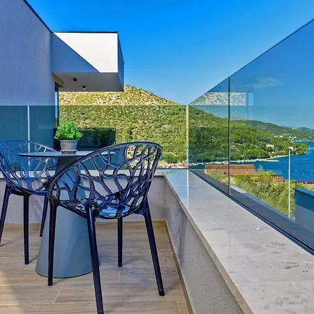 4br Prestigious With Heated Pool In Trogir *